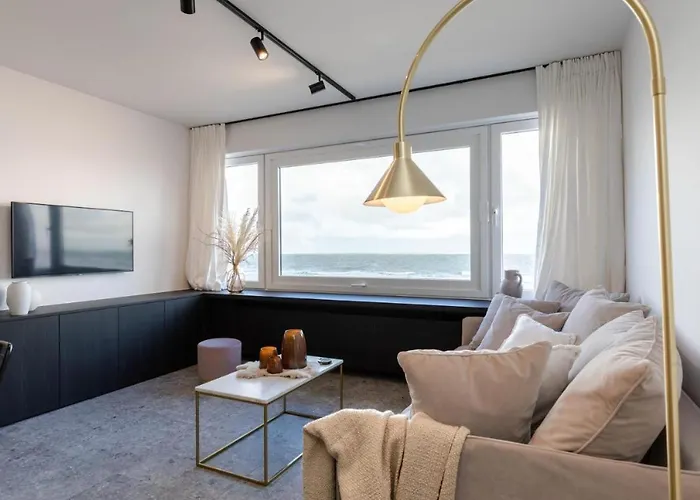 Wonderful Architect Designed Flat With Sea View